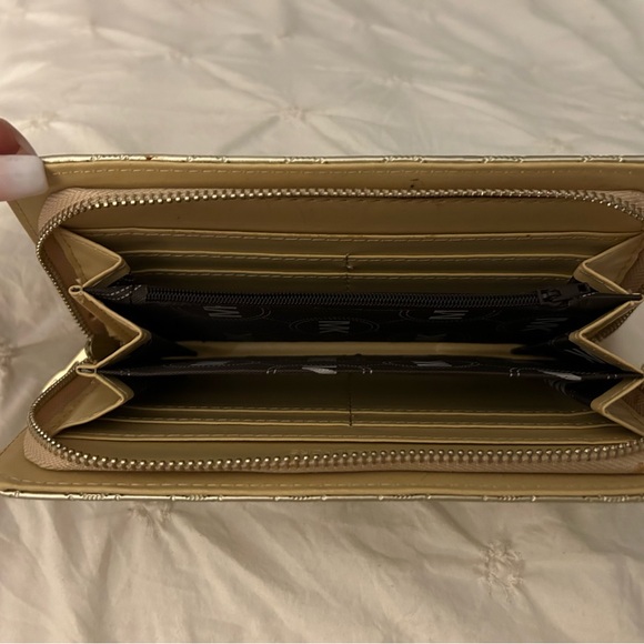 MK Brand New Gold Women's Zipper Wallet - Picture 3 of 7